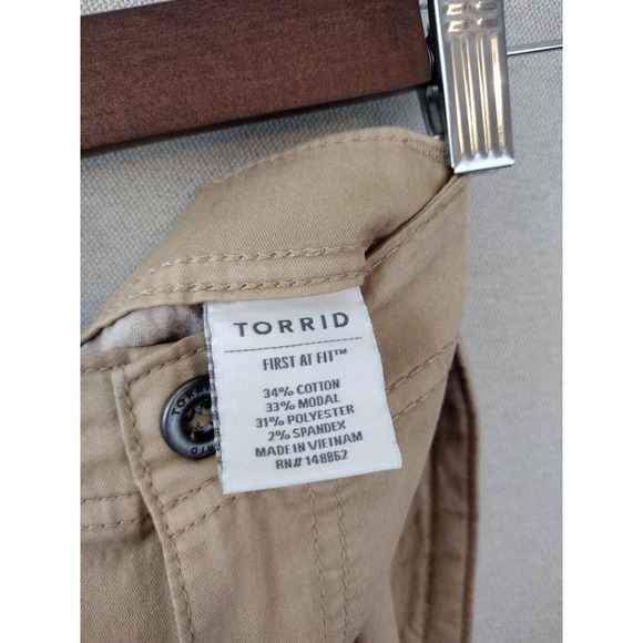 Torrid Pants Women's Size 10 Khaki Beige Tan Belted Tie Front Utility Capris - Picture 4 of 9